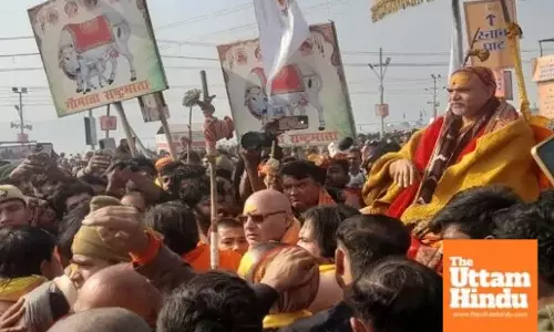 Tensions flare as Shankaracharya Avimukteshwarananda’s convoy stopped near Sangam
