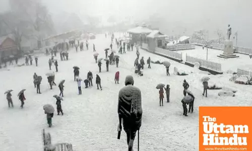 Heavy snowfall from Jammu and Kashmir to Uttarakhand, 535 roads closed in Himachal; flights cancelled at Srinagar airport