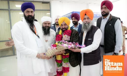Punjab CM Bhagwant Singh Mann bows in reverence at Nanded Sahib; says his govt will raise demand for granting holy city status to Nanded with Maharashtra Govt