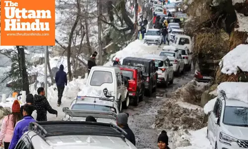 Snowfall turns disastrous, 835 roads closed in Himachal, tourists stranded in jams, rain and snow alert issued