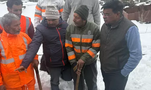 Northern Railway General Manager Inspects Srinagar-Katra Section Amidst Heavy Snowfall; Prioritizes Employee Safety in Sub-Zero Temperatures