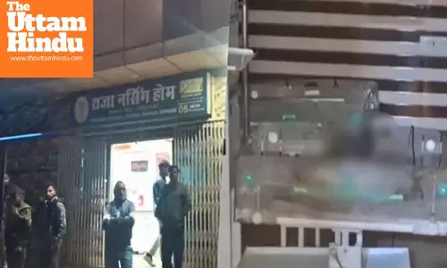 Punishment for negligence! Nurse forgets newborn in warmer machine, infant dies of burns; protest outside hospital