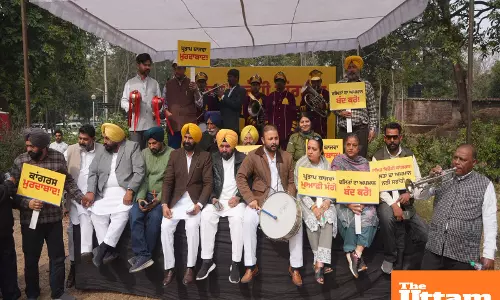 AAP’s major protest with band-baja outside Partap Singh Bajwa’s residence against Congress for mocking Dalits & working class