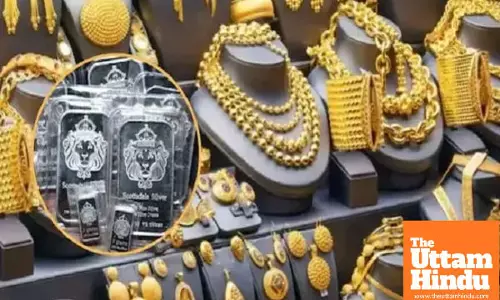 Silver falls sharply again, prices drop by up to ₹1,200; gold also cheaper by ₹660