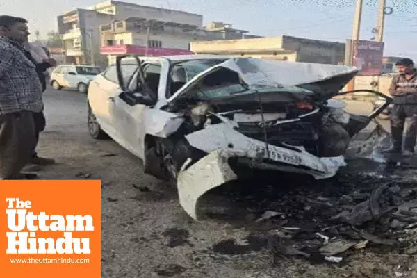 Tragic accident in Fazilka: car crashes into chowk after brake failure, 3 killed including two real brothers Tragic accident in Fazilka: car crashes into chowk after brake failure, 3 killed including two real brothers