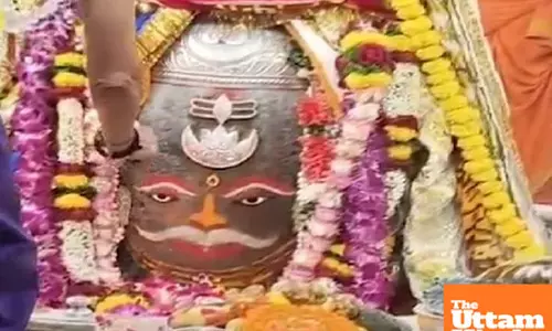 Mahakal wows devotees with dazzling decor, crescent moon shines bright