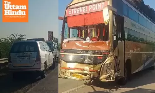 Tragic accident: Double-decker bus hits car, 6 killed on the spot; more than 6 injured