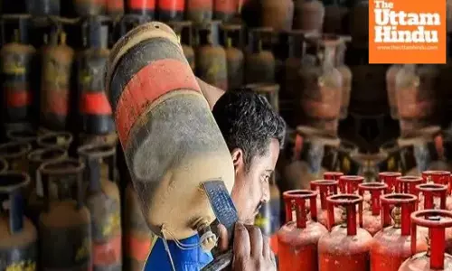 Gas crisis deepens amid Middle East war, forcing hotels and restaurants to shut down.