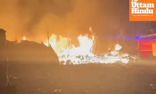 Massive fire breaks out in Uttam Nagar’s Matiala area, around 400 huts reduced to ashes.