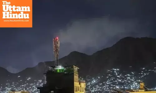 Pakistan launches airstrikes on Afghanistan, 400 dead and 250 injured; hospital reportedly hit