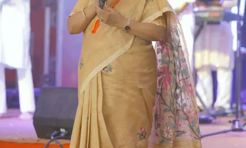 Chief Minister Rekha Gupta Attends Bhajan Event at Jhandewalan Temple on Chaitra Navratri