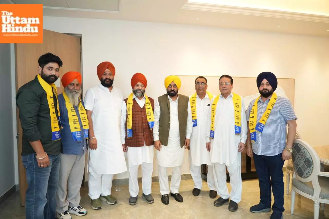 Major Setback for Akali Dal: BC Wing District President Sarwan Singh Munim Joins AAP Along with Supporters Major Setback for Akali Dal: BC Wing District President Sarwan Singh Munim Joins AAP Along with Supporters