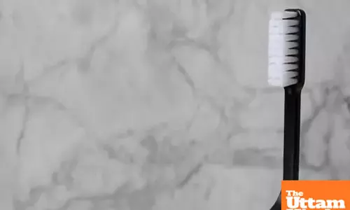 Nightmare in the bathroom: Electric toothbrush explodes, leaves woman shocked