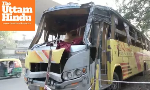 Major accident in karol bagh, bus carrying 25 passengers overturns; 2 dead