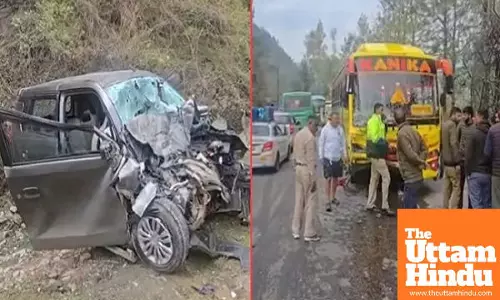 Tragic accident near Pandoh Dam, 2 dead and 2 injured in bus-car collision