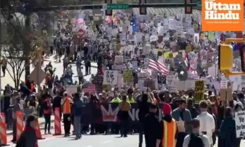 “Take off your crown, clown”: massive protests erupt against Donald Trump in US