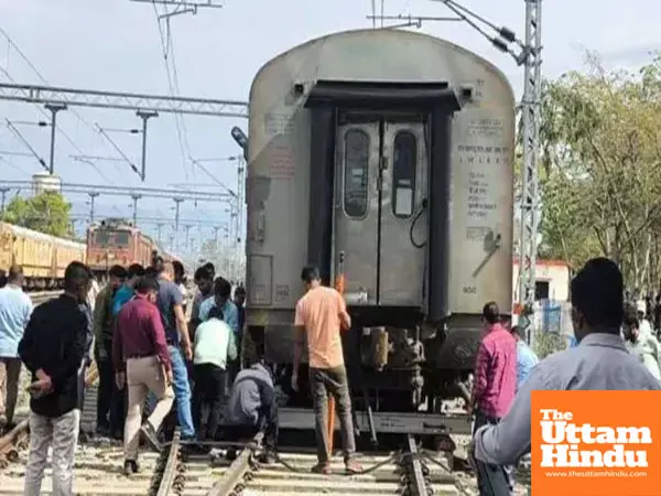 Engine-less coach rolls wild at Lalkuan station, narrowly averts disaster Engine-less coach rolls wild at Lalkuan station, narrowly averts disaster