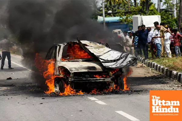 Karnataka horror: Jilted lover blows up cab after kidnapping Ex, dies in blast; woman jumps to safety