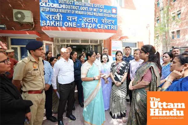 CM Rekha Gupta inspects Sakhi One Stop Centre at Lok Nayak hospital